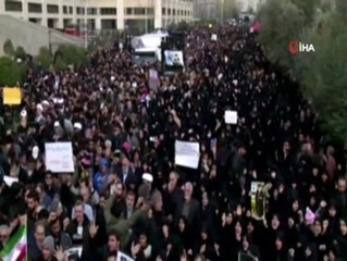 İranlılar General Süleymani'nin intikamı için meydanlara indi