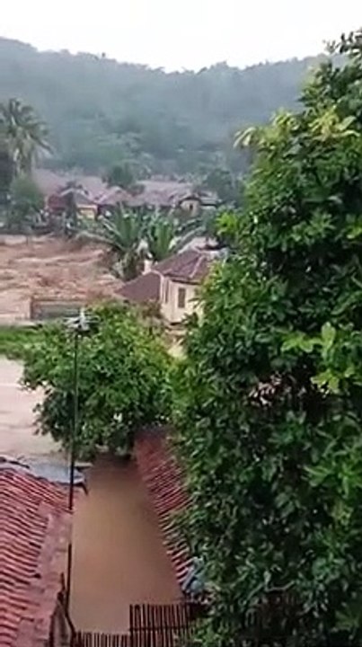 Kondisi Saat Banjir Di Kota Jakarta Yang Menakutkan