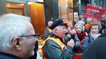 Los graciosos villancicos de los pensionistas contra ERC y TV3