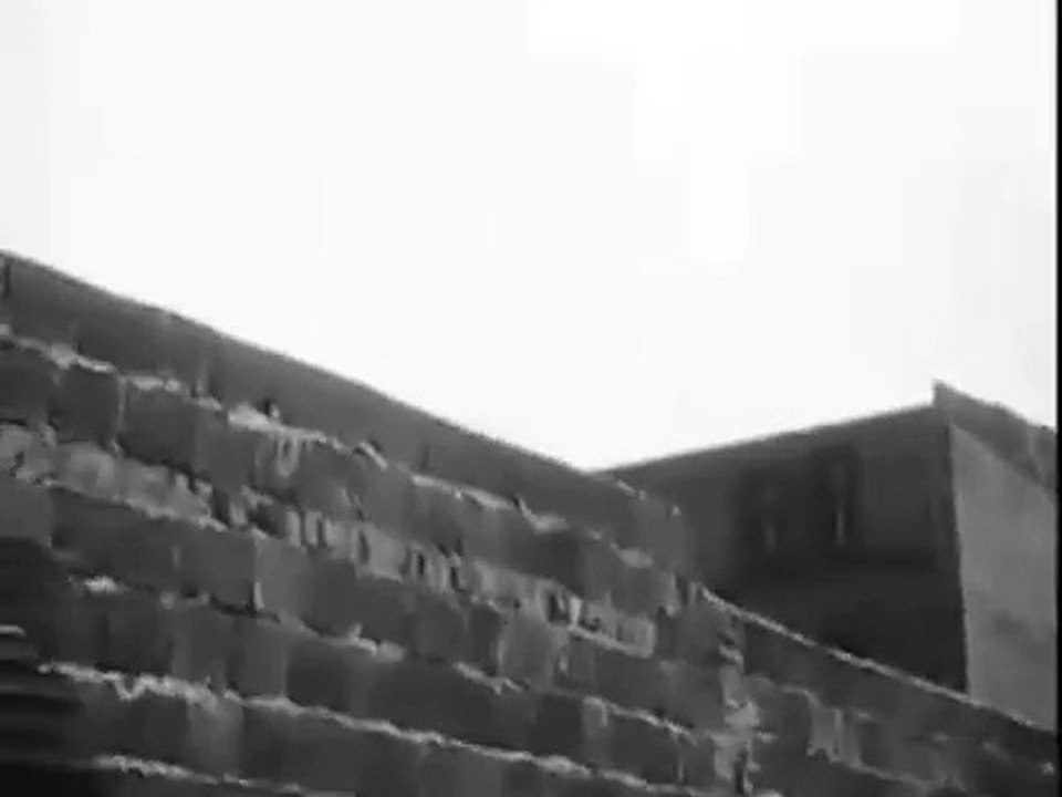 GERMANY - BERLIN WALL SHORT DOCUMENTARY FOLLOWED BY TEAR DOWN THESE WALLS BY RUNRIG.