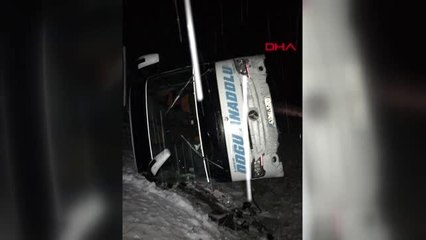 Erzincan'da yolcu otobüsü devrildi