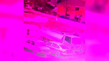 Alev alan tinerin kıyafetine sıçramasıyla tutuşan işçi, ağır yaralandı