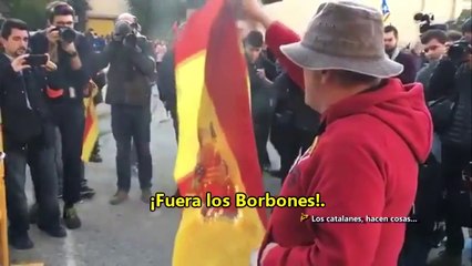 Los CDR quemando fotos del Rey y la bandera española en el MWC