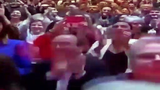 Muchas risas con la campaña del PP contra los bailones Sánchez, Iglesias y Maduro al 'ritmo de la noche'