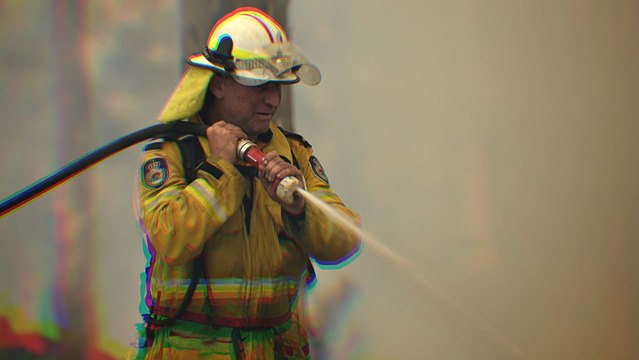 Australian navy begins mass evacuations as new fire threat looms