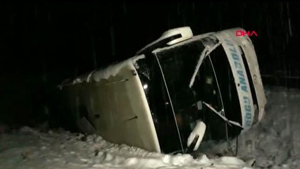 Erzincan'da yolcu otobüsü devrildi: 16 yaralı - yeniden