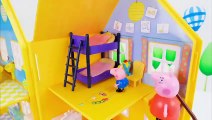 Peppa Pig with Daddy Pig watching TV and eating Ice Cream Toys