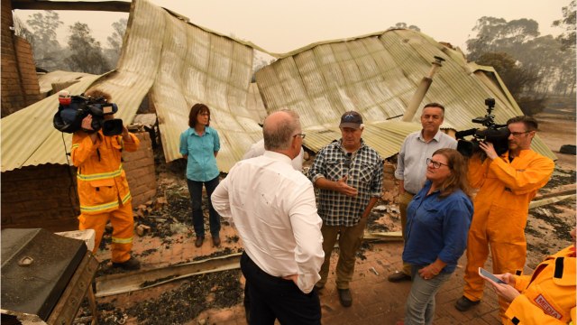 Australians Flee Massive Bushfires That Claim 1,000 Homes