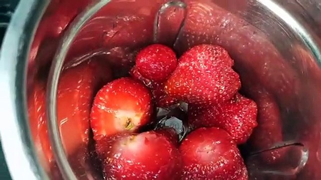 Strawberry Milkshake _ ஸ்ட்ராபெரி மில்க்ஷேக் _ Milkshake recipe in tamil