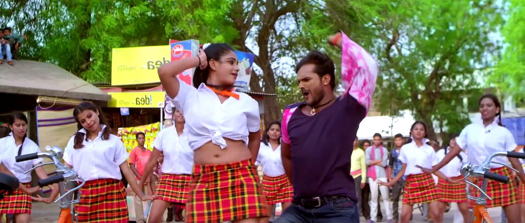 #Full_HD_Video - खेसारी लाल और ऋतु सिंह के हॉट dance - Lagake fair Lovely - Mehandi Lagake Rakhna