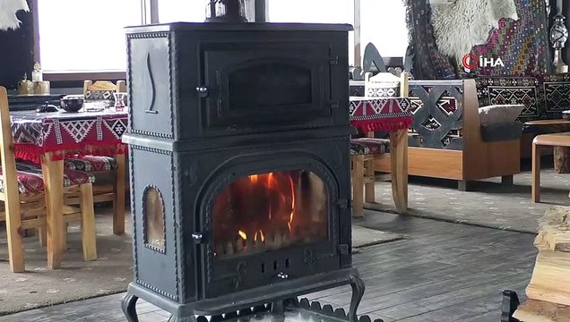 Sarıkamış’ta yoğun kar yağışı...Çatılarda buz sarkıtları oluştu