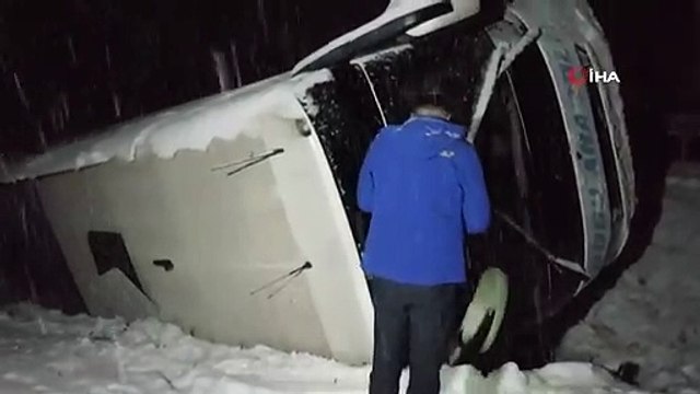 Refahiye'de Trafik Kazası, Yolcu Otobüsü Devrildi, Yaralılar Var