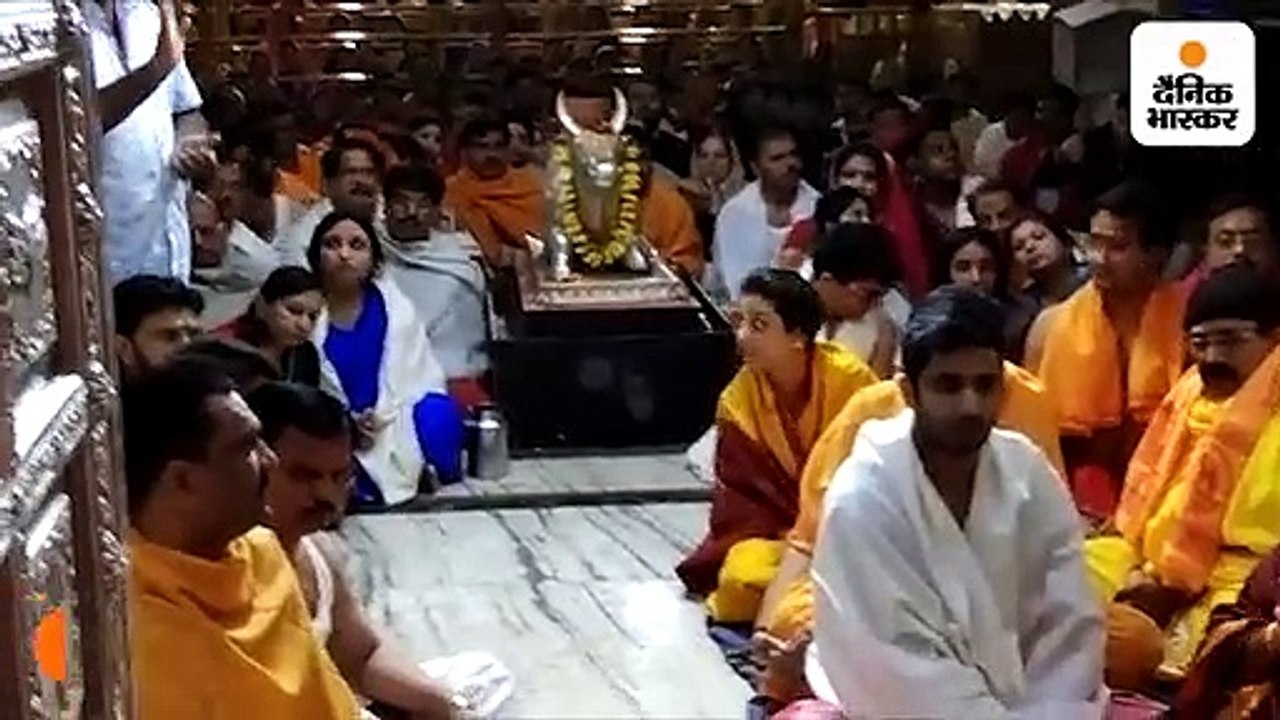 शनिवार को भस्मआरती में शामिल हुए मंत्री जयवर्धन सिंह