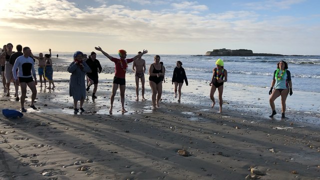 Plœmeur. Une joyeuse trempette dans une eau à 10 degrés