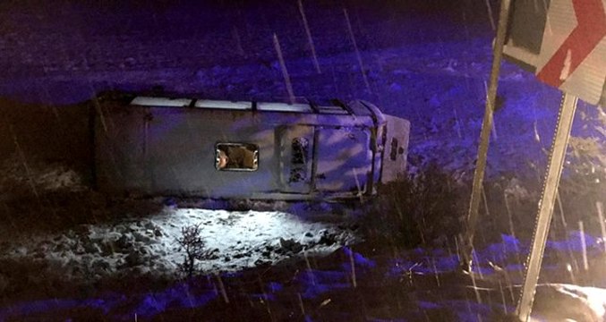 Hatayspor'un genç takımını taşıyan otobüs Sivas'ta devrildi! Yaralılar var