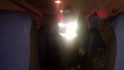 Diyarbakır narkotik köpeği tepki verdi, yolcunun ağzından eroin çıktı