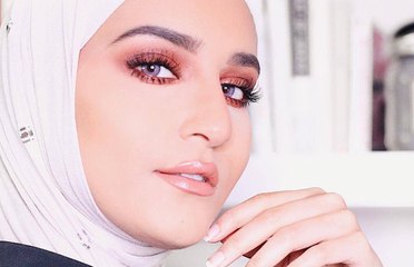 فاشينيستا كويتية مصدومة بعد سقوطها على فتاة فطبع وجهها على ملابسها!