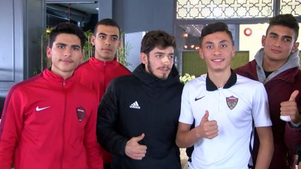 Futbolcuları taşıyan otobüs devrildi