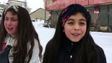 Çocuklar, karda kızakla eğlendi