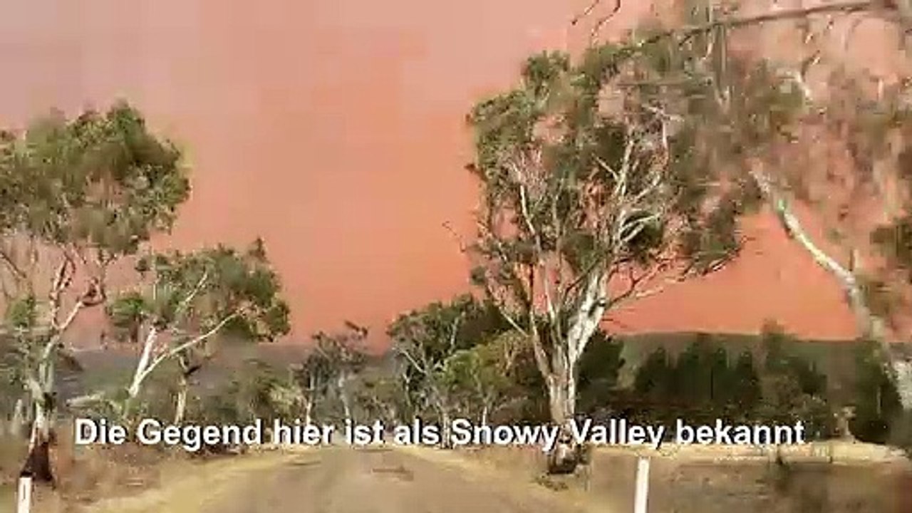 Australische Buschfeuer färben Himmel tiefrot