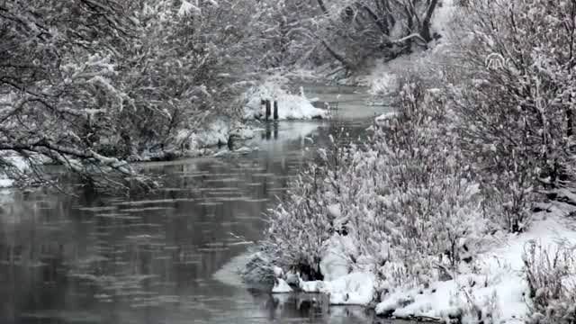Sivas'ın Hafik ilçesinde Kızılırmak ve Hafik Gölü'nün yüzeyi kısmen buz tuttu