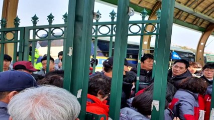 故 문중원 기수 유족, 마사회 앞 농성...5명 연행 / YTN