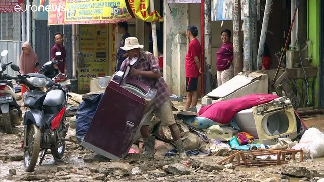 Sobe número de vítimas mortais das cheias na Indonésia