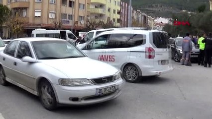 Kazada yaralanan eşini elini tutup; 'ne olur dayan karıcığım' diye seslendi