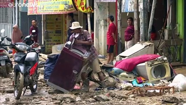 Наводнения и оползни в Индонезии: десятки жертв