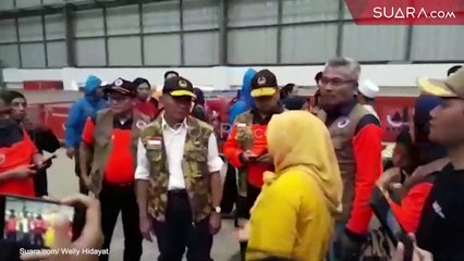 Kepala BNPB dan Menko PMK Datangi Korban Banjir yang Mengungsi
