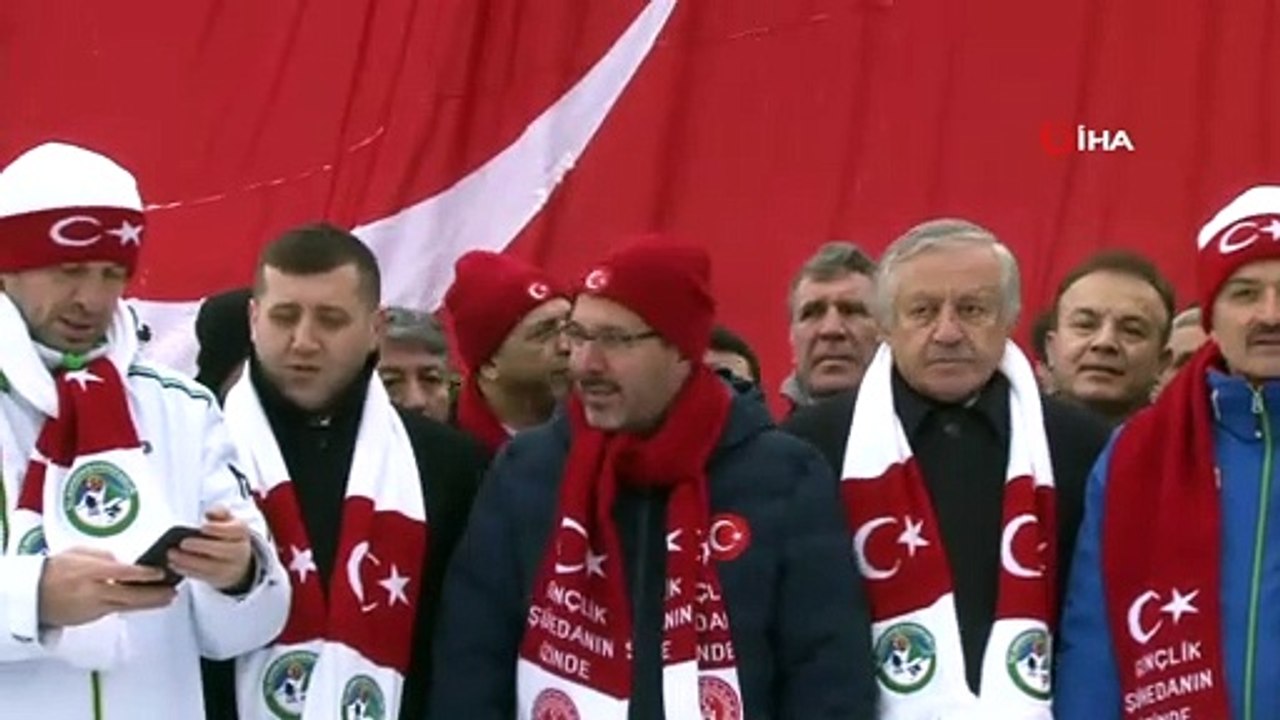 Gençlik ve Spor Bakanı Mehmet Muharrem Kasapoğlu ile Tarım ve Orman Bakanı Bekir Pakdemirli  '105. Yılında Sarıkamış Şehitlerini Anma Programları' kapsamında 'Kardan Heykeller Sergisi'nin' açılışına katıldı