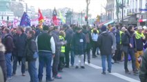 Retraites: le cortège parisien repart après quelques tensions