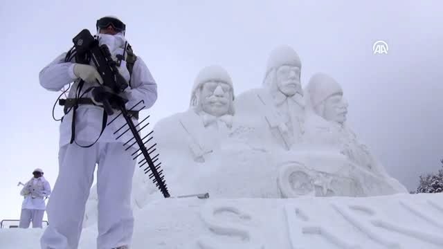 Sarıkamış Şehitleri anısına yapılan kardan heykeller duygulandırıyor