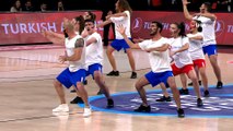 Anadolu Efes'in maçında gerçekleşen 'Kan Kanseri Mücadele Dansı' büyük alkış topladı