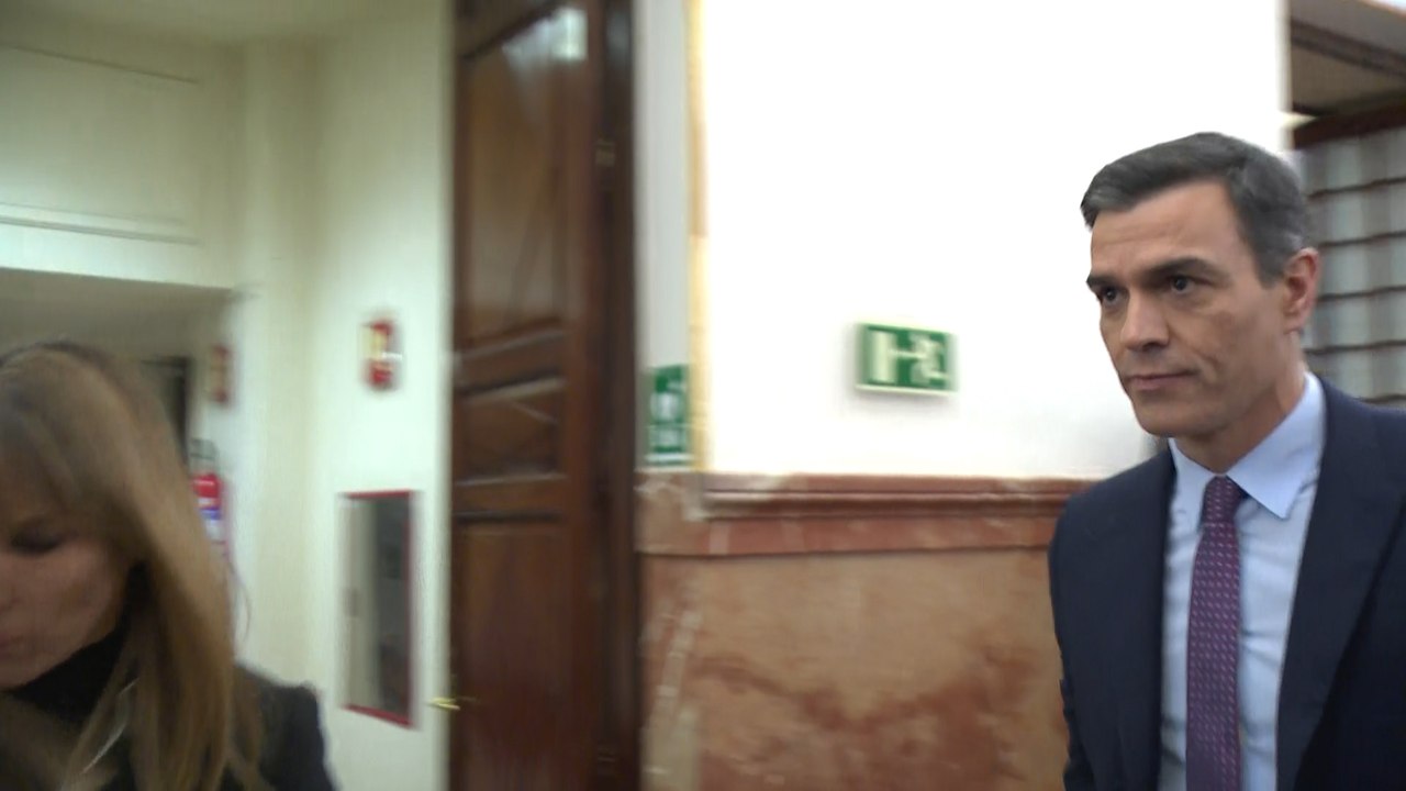 Los diputados abandonan el hemiciclo para tomar un receso