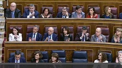El representante de Teruel pone en pie a la bancada socialista