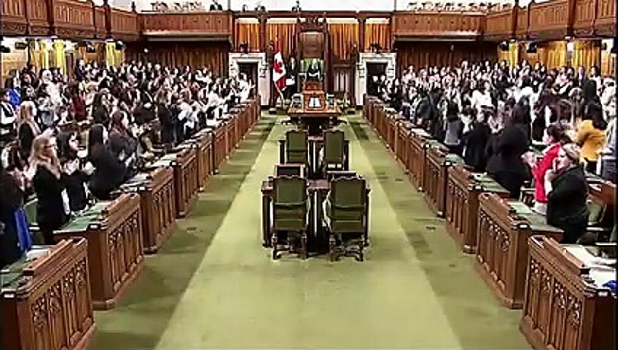 Muslim woman makes impassioned statement in House(240P)