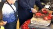 Plus rapide façon de couper des tomates au monde !