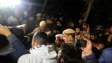 JNU students protest , raise slogans