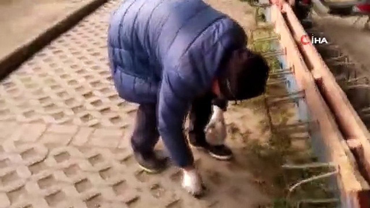 2 saatte 97 şişe izmarit, 9 poşet çöp topladılar