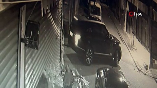 Zeytinburnu'nda daha önce yakılan market şimdi kurşunlandı