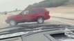 Ce conducteur réussit l'impossible en perdant le controle de sa voiture ... chanceux