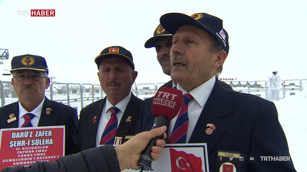 Kars'ta Sarıkamış şehitleri anısına kardan heykeller yapıldı
