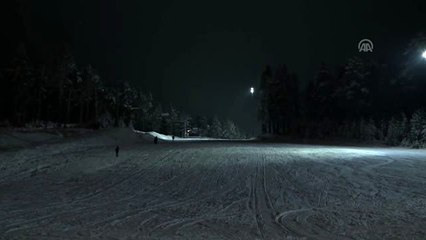 JAK timlerinden Sarıkamış şehitleri anısına meşaleli kayak gösterisi