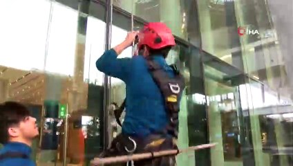 İstanbul Havalimanı’nın Devasa Terminal Camları Dağcılara Emanet