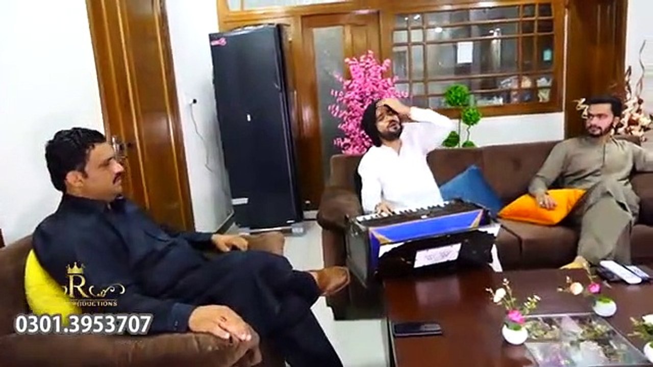 Yaad_Aya_Bewafa_Main_Ro_Piya_Zeeshan_Rokhri_(Official_Video)_Out_Now_Oct_2019(360p)