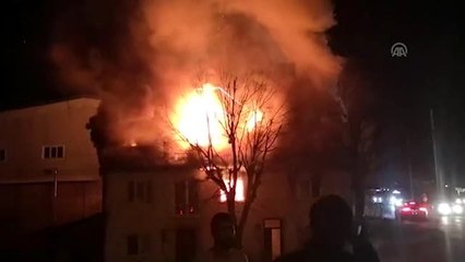 İki katlı bina yangında kullanılamaz hale geldi