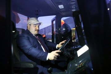 Bakan Varank "sürücüsüz tarım aracı" ve "kaya kamyonu"nu test etti