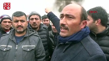İşten çıkarılan maden işçileri ateş yakıp eylem yaptı!