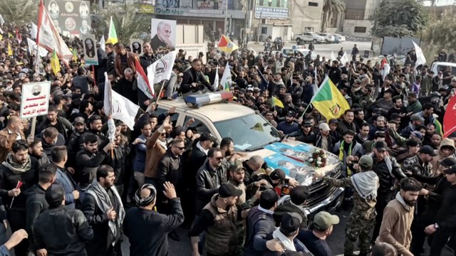 إيران ترفع الراية الحمراء استعدادا للانتقام لقتل سليماني
